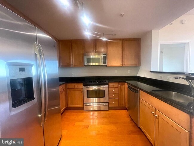 Building Photo - 1020 N Highland St