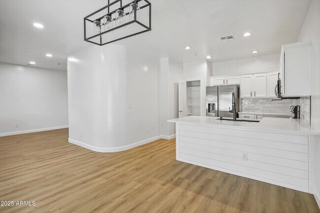 Foto del edificio - 7601 E Roosevelt St