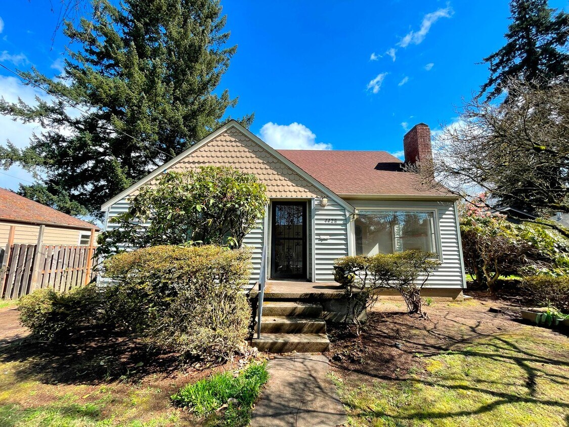 Primary Photo - Stunning Newly Remodeled Roseway Home with...