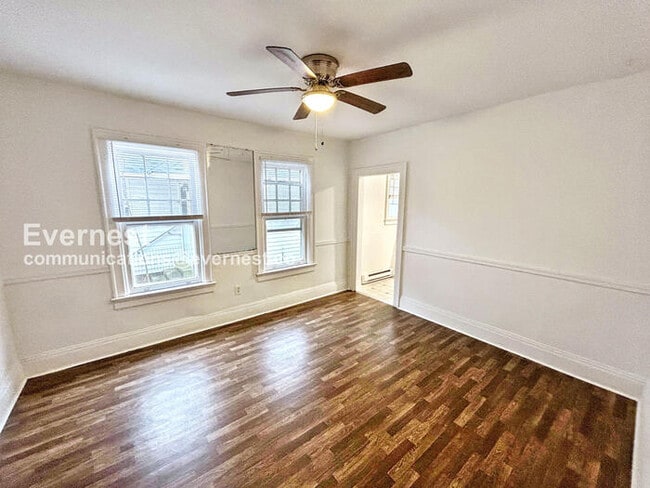 Building Photo - 802 E Broadway