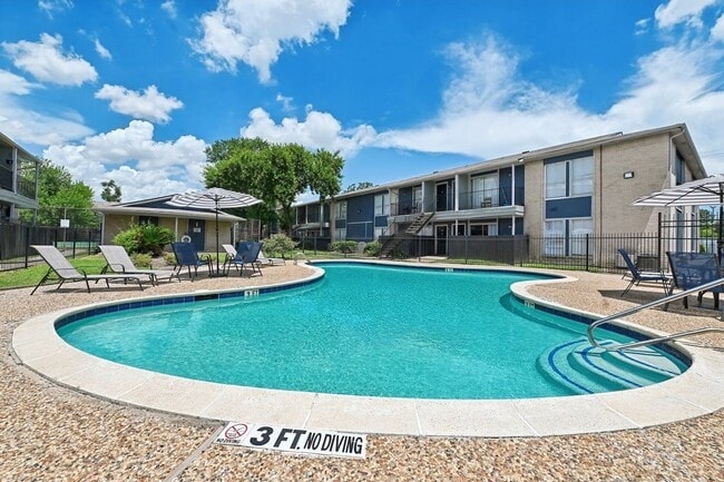 Building Photo - Pine Creek Apartments