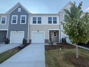 Building Photo - 132 Tree Moss Ct