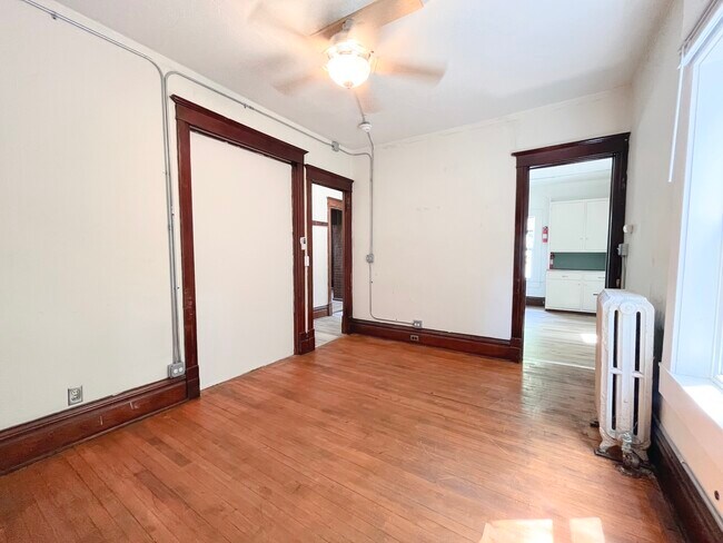 Foto del edificio - 216 E South St