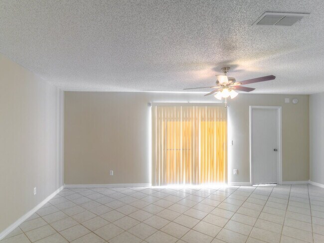 Foto del edificio - 1723 Ashwood Cir
