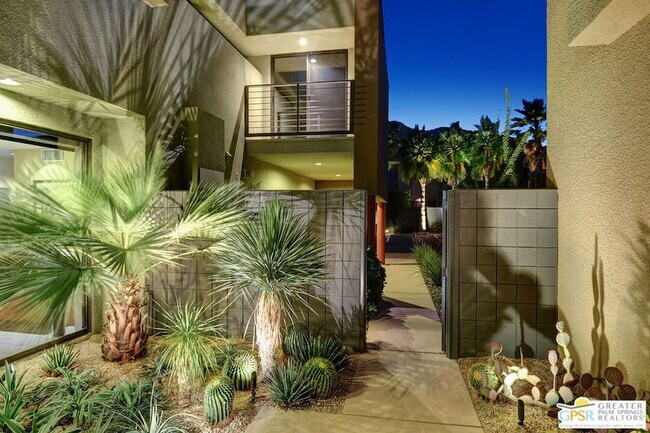 Building Photo - 1536 E Baristo Rd