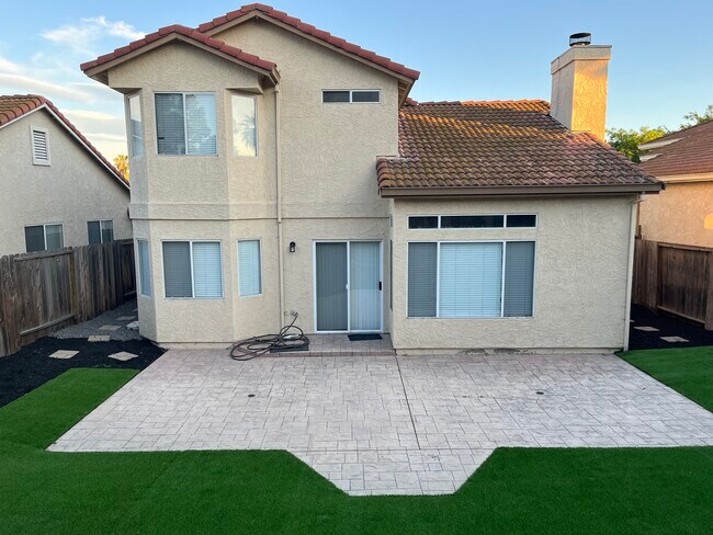 Foto del edificio - 5041 Winterglen Way