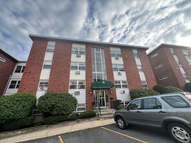 Foto del edificio - 11 Commonwealth Ct