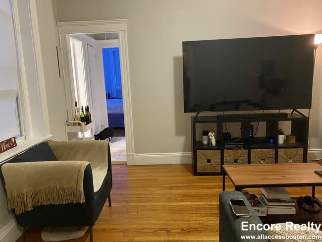 Foto del edificio - 110 Brainerd Rd