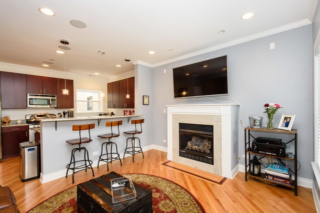 Building Photo - 1455 W Winnemac Ave