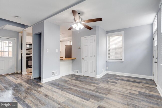 Foto del edificio - 128 S Schroeder St