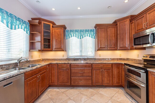 Building Photo - Welcome to the stunning Birdneck Point/Wat...