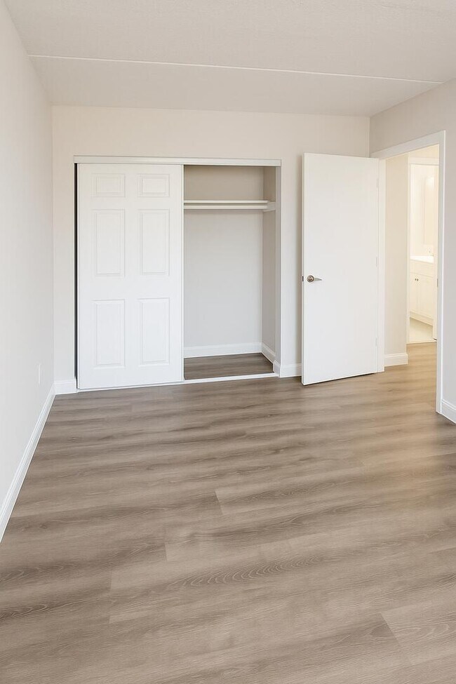 Building Photo - 2708 Vandiver Dr