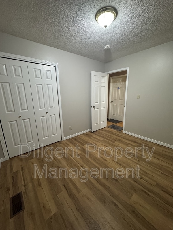 Building Photo - 641 Fortye Dr