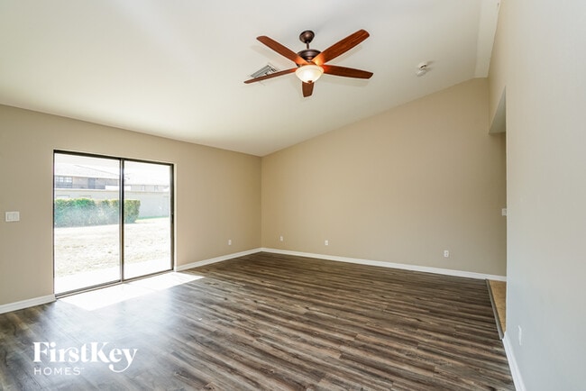 Building Photo - 2203 SW 11th Ct
