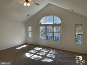 Building Photo - 515 N Main St
