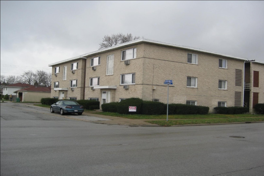 2003 Broadway St, Blue Island, IL 60406 Apartments in Blue Island, IL