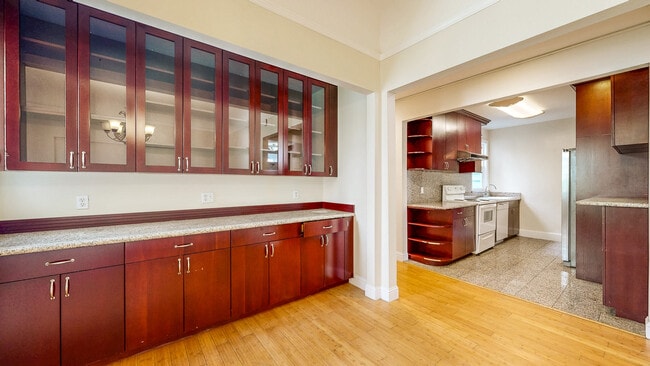 Building Photo - 1627 Clay St