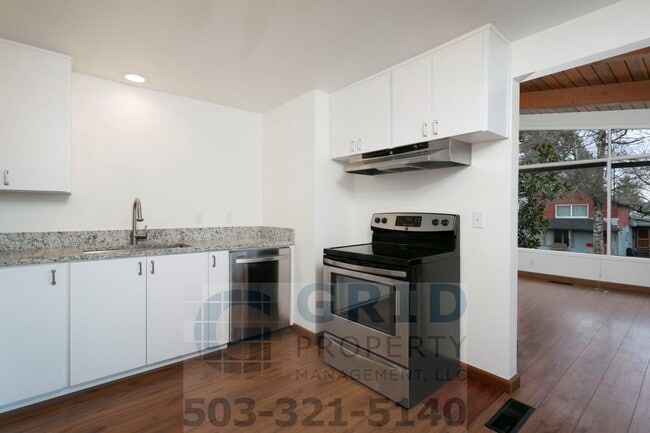 Building Photo - Gorgeous 2 Bedroom Home Available in Lake ...