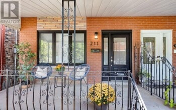 Building Photo - 211 Markham St