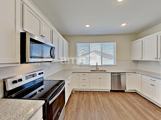 Foto del edificio - 4465 Crestone Peak St