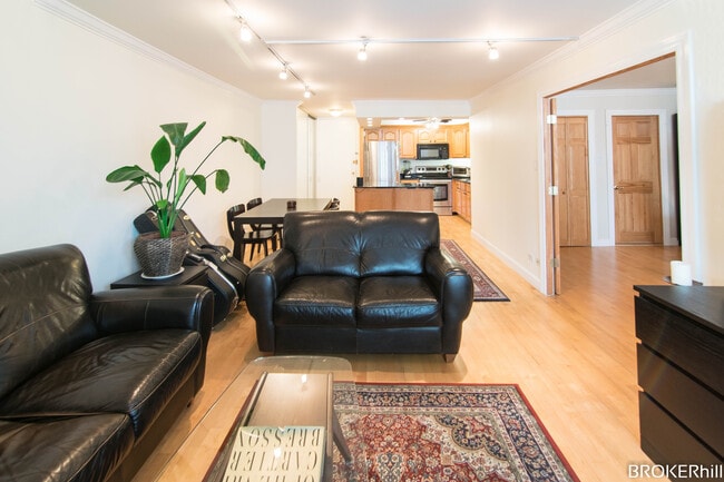 Living Room - 1340 N Dearborn St