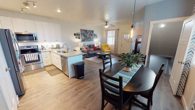 Building Photo - 14936 S Emerald Pools Ln