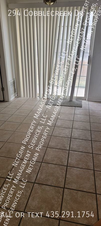 Building Photo - 3 bedroom townhome on Cobblecreek Drive