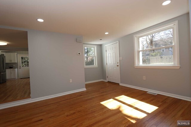 Building Photo - 166 Tenafly Rd