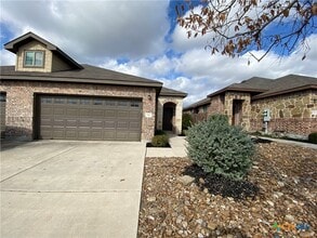 Building Photo - 716 Creekside Cir