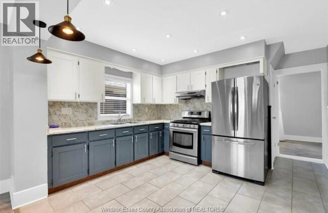 Building Photo - 1665 PARENT MAIN FLOOR