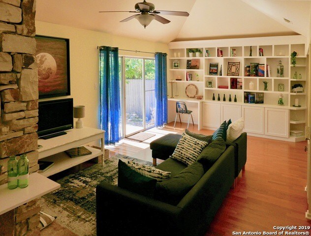 Foto del edificio - 1202 Weeping Willow St