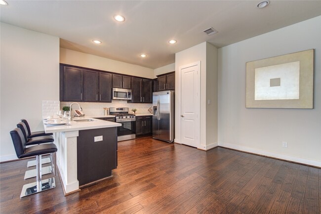 Building Photo - 8803 Hollister Pine Ct
