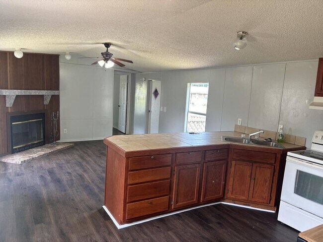 Building Photo - 601 Lubbock St