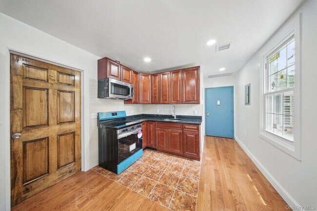 Foto del edificio - 14 Yankee Pl