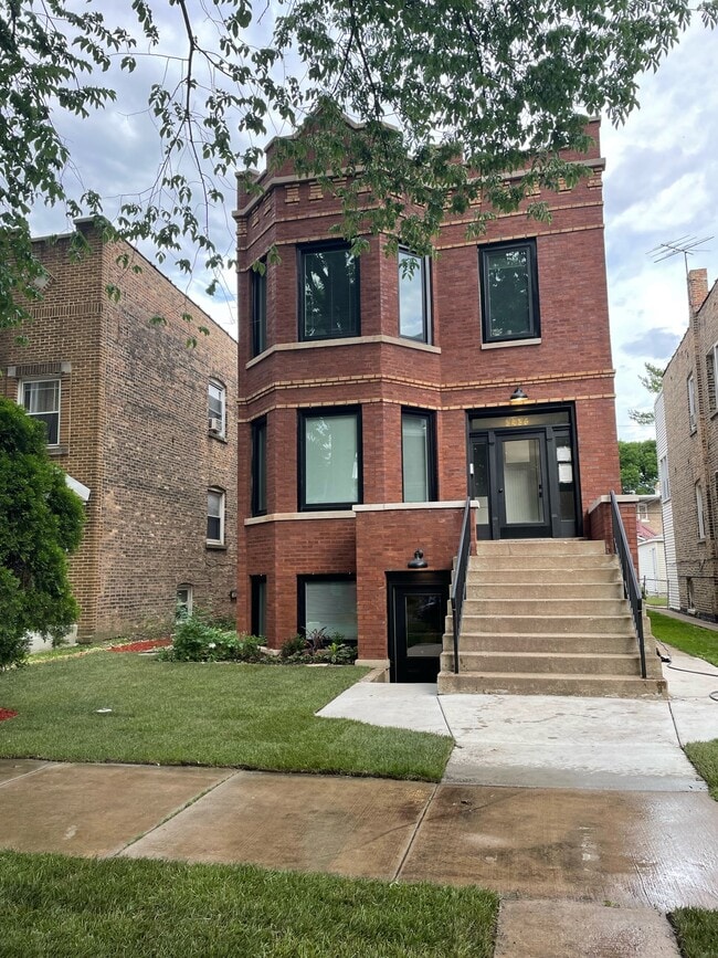 Building Photo - 3436 N Springfield Ave