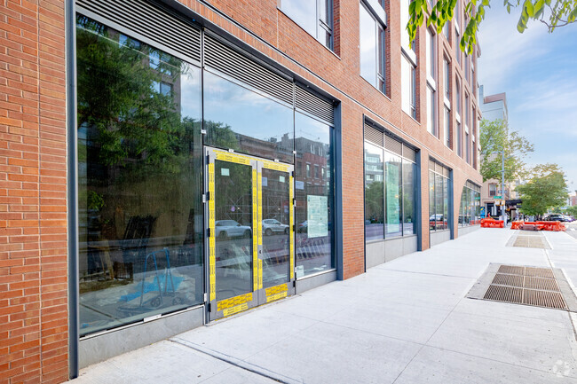 Building Photo - Arris Grand