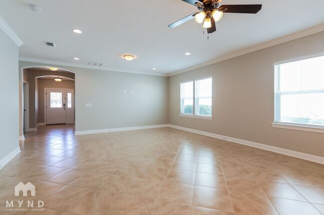 Building Photo - 3520 Hawthorn Way