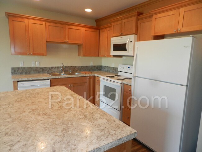 Foto del edificio - 3 bedroom 1.5 bathroom duplex in Fife!