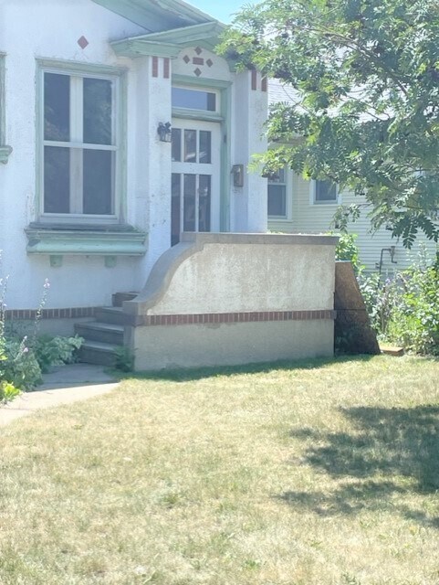 Primary Photo - 108 Lewis Ave