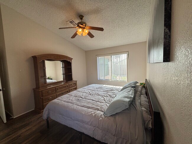 Foto del edificio - 4179 W Gail Dr