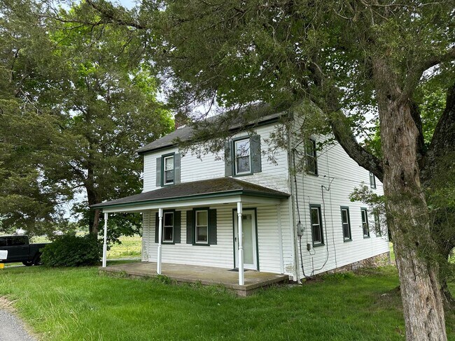 Building Photo - Pine Grove 3 bedroom 1 bath home