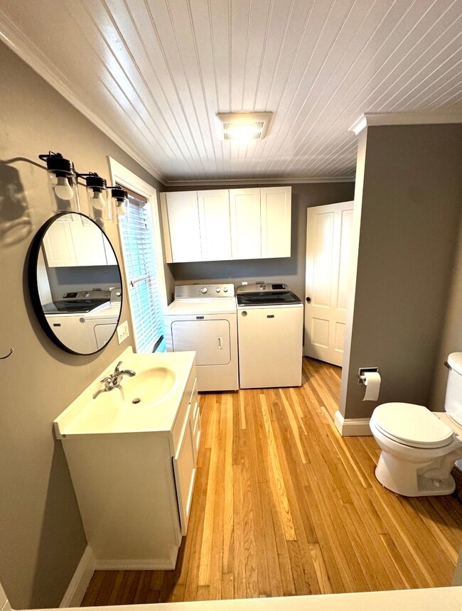 Building Photo - 12 Myrtle St