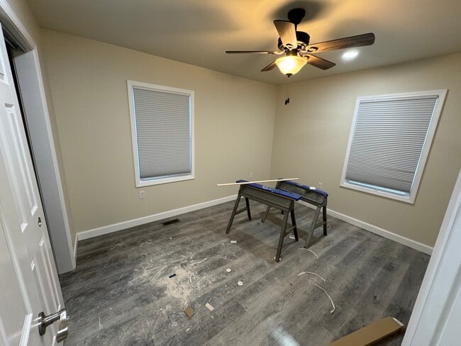 Building Photo - 407 W 13th St