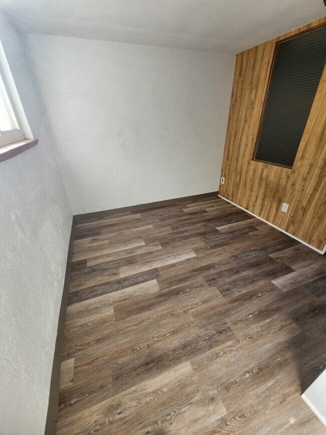 Foto del edificio - 1032 Tennyson St