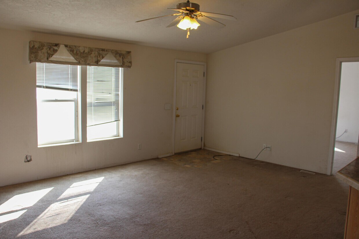Building Photo - 109 Appaloosa Ave