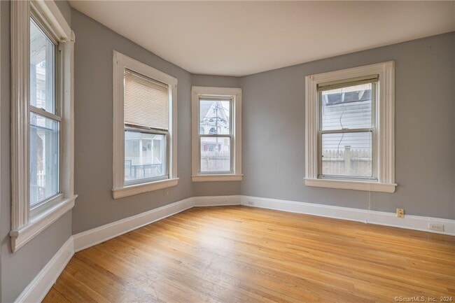 Building Photo - 26 Pleasant St