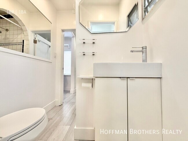 Foto del edificio - 6631 Fountain Ave