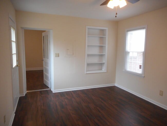 Building Photo - 3-bedroom 1 bath Charming Country Home