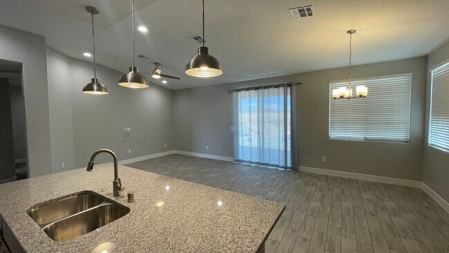 Building Photo - Application pending - Val Vista House