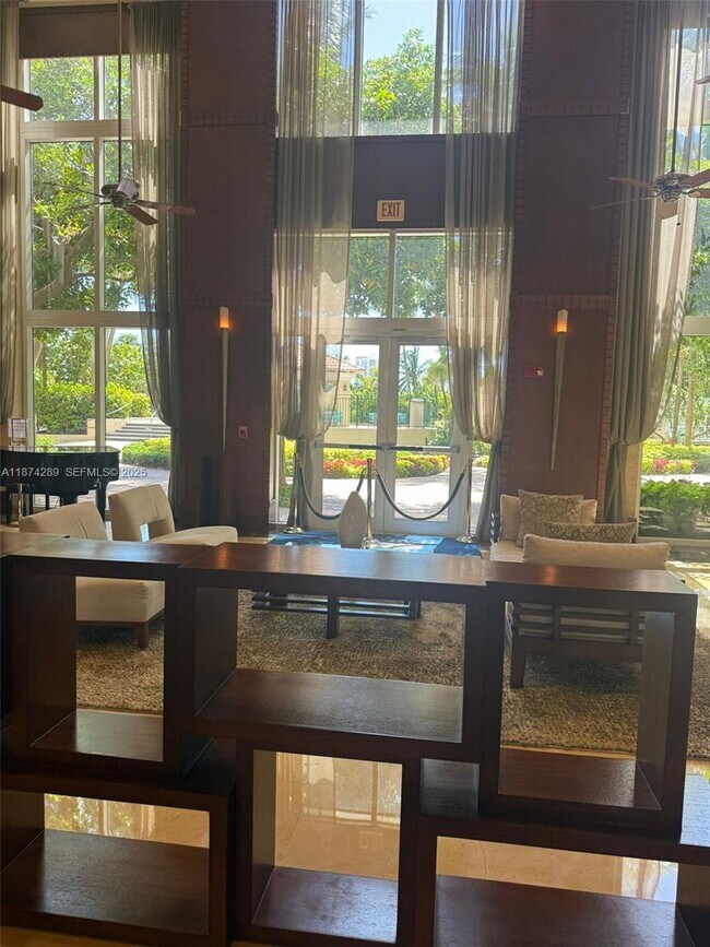 Foto del edificio - 19501 W Country Club Dr